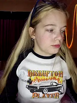 -veranito- online show from March 3, 2025, 3:08 am