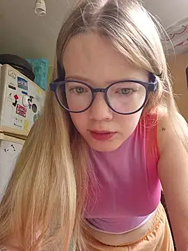 -veranito- online show from September 9, 2025, 5:12 pm