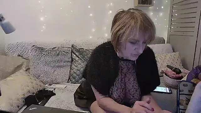 phrynaxh online show from March 19, 2025, 4:02 pm