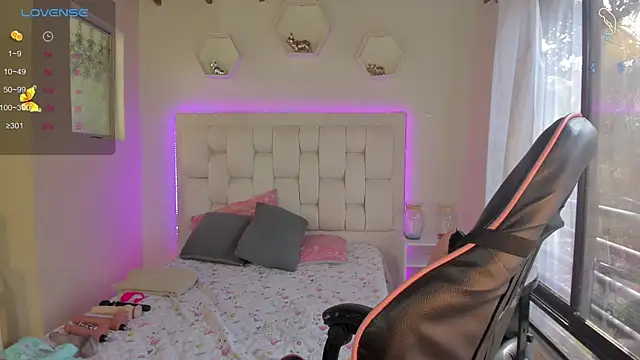 shanakendall online show from March 10, 2025, 1:54 pm