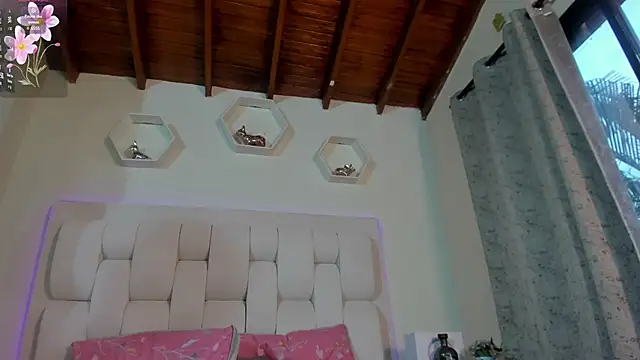 shanakendall online show from February 15, 2026, 4:36 pm