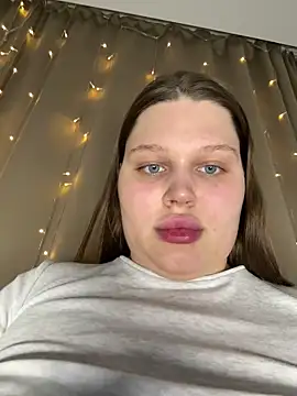 perfect sweety girl online show from February 2, 2026, 8:40 pm