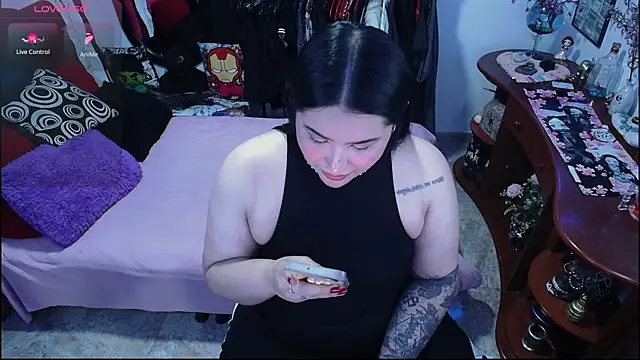 lufek23 online show from November 26, 2025, 10:33 pm