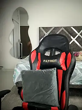 ValleryParker online show from November 18, 2025, 10:03 pm