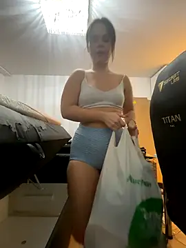 TheCinderella online show from November 14, 2025, 4:06 pm