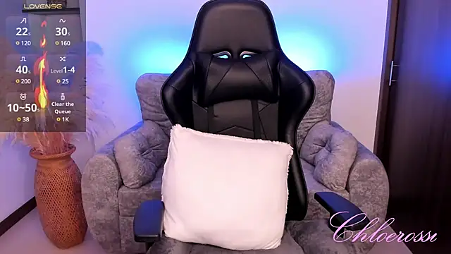 chloerossi online show from February 13, 2025, 10:43 pm