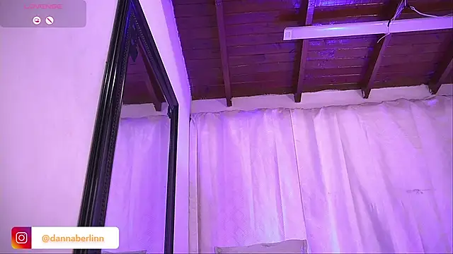 danna berlin  online show from September 11, 2025, 7:25 pm