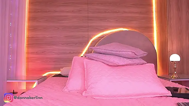 danna berlin  online show from April 21, 2026, 1:42 am