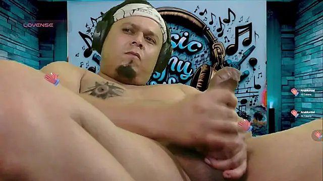 chino roz online show from March 17, 2025, 11:53 am