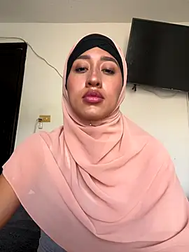 adila anich online show from September 13, 2025, 9:47 pm