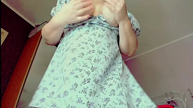 Snapshot of UrSexyMilf chatting on December 19, 2024, 1:40 pm UrSexyMilf online show from December 19, 2024, 1:40 pm