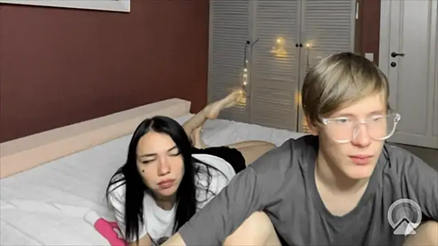 Laura Key online show from October 27, 2025, 8:57 pm