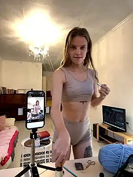 LeyaJohnson online show from December 7, 2024, 12:56 pm