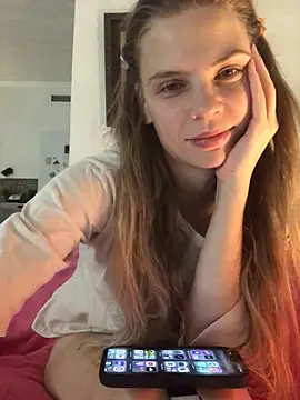 LeyaJohnson online show from December 20, 2024, 7:39 pm