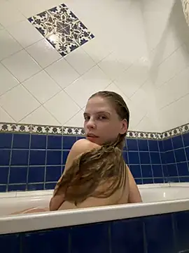 LeyaJohnson online show from January 5, 2025, 5:51 pm