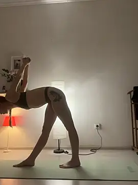 LeyaJohnson online show from January 28, 2025, 6:07 pm