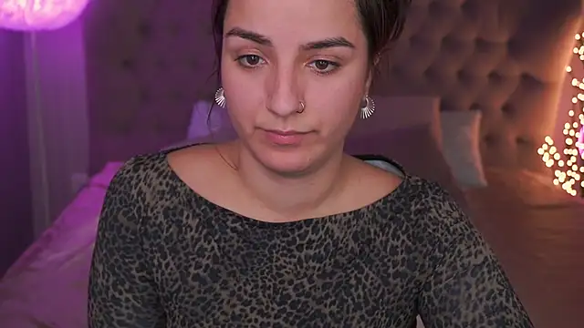 Daphne Moss online show from February 4, 2025, 8:59 pm