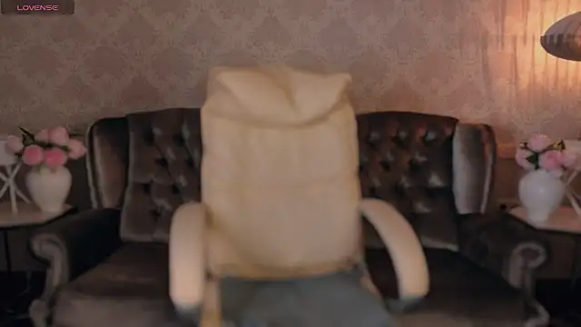 Daphne Moss online show from October 23, 2025, 12:59 pm