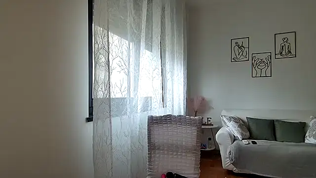 Daleliana online show from April 2, 2026, 9:07 am