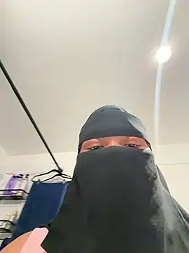 Submissive Arab online show from May 17, 2026, 2:09 am