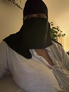 Submissive Arab online show from May 18, 2026, 11:54 pm