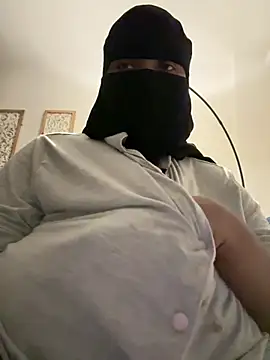 Submissive Arab online show from May 19, 2026, 4:41 am