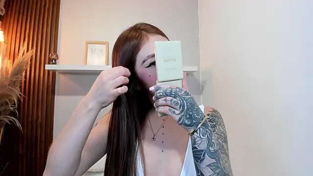 LANA-JONNES online show from October 26, 2025, 4:18 am