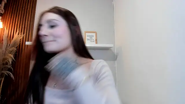 LANA-JONNES online show from November 7, 2025, 9:48 pm