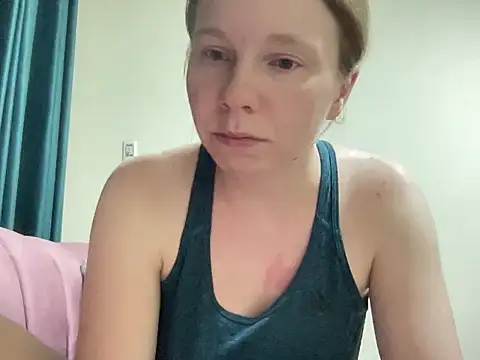 SweetLucy96 online show from October 30, 2025, 7:25 pm