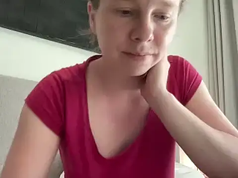 Snapshot of SweetLucy96 chatting on May 4, 2026, 12:01 pm SweetLucy96 online show from May 4, 2026, 12:01 pm