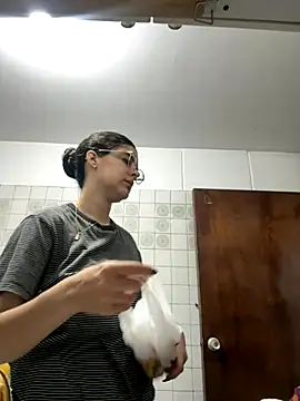  Niah  online show from November 29, 2025, 1:19 am