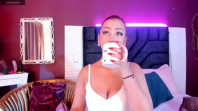 Mia-Bloom online show from January 24, 2025, 3:11 am