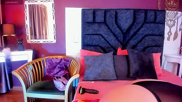 Mia-Bloom online show from March 4, 2025, 3:44 am