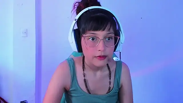 Little Lisy online show from September 28, 2025, 5:40 pm