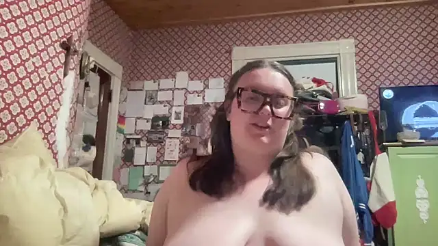 Snapshot of rosaliehale chatting on May 20, 2026, 1:45 am rosaliehale online show from May 20, 2026, 1:45 am
