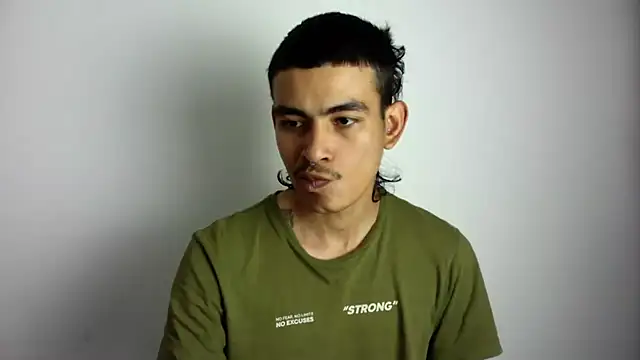 sorry-mom69 online show from September 23, 2025, 5:49 pm