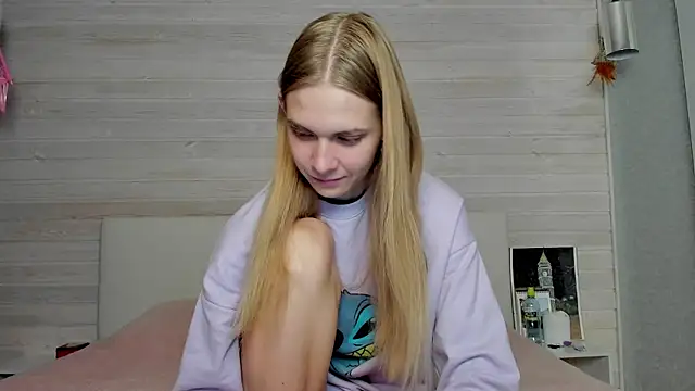 molly hunt  online show from October 16, 2025, 3:18 am