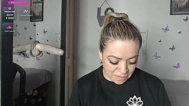 LIila28six online show from February 13, 2025, 3:07 am