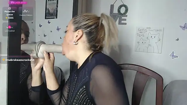 LIila28six online show from February 14, 2025, 10:59 am