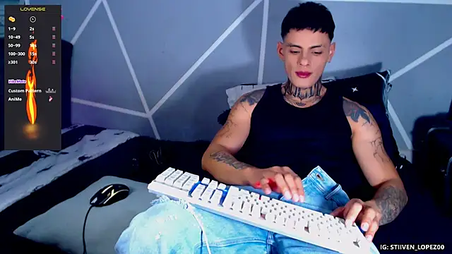 danilohot 19 online show from September 14, 2025, 4:55 am