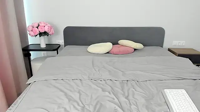 miss emily  online show from April 20, 2026, 10:51 am