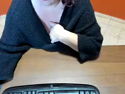 NikkiHolland online show from January 29, 2025, 8:18 am