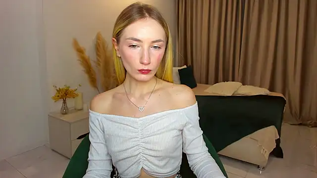 Snapshot of bella__rose chatting on February 8, 2025, 5:51 am bella rose online show from February 8, 2025, 5:51 am