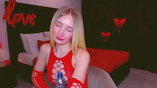 Snapshot of bella__rose chatting on February 17, 2025, 9:24 am bella rose online show from February 17, 2025, 9:24 am