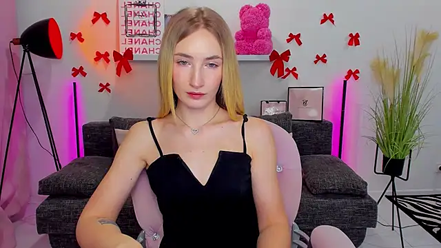 Snapshot of bella__rose chatting on February 21, 2025, 6:07 am bella rose online show from February 21, 2025, 6:07 am