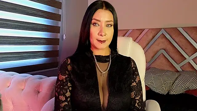  kelly hous36 online show from February 17, 2025, 3:42 pm