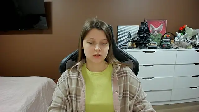 SoniNesti online show from April 23, 2026, 2:41 pm