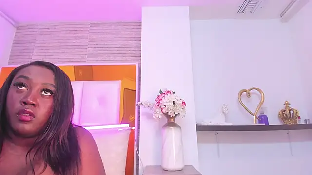 ShaniaBrownn online show from January 15, 2025, 11:08 pm