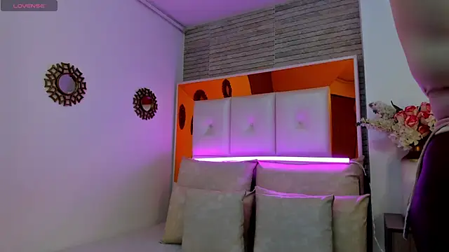 ShaniaBrownn online show from February 5, 2025, 7:53 pm