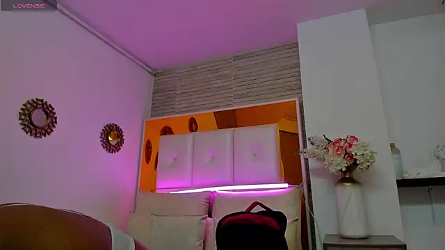 ShaniaBrownn online show from February 11, 2025, 7:38 pm